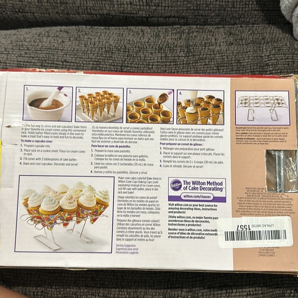 NWT baking rack for cones - Picture 2 of 3